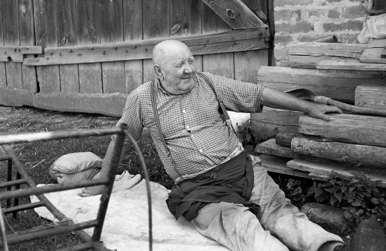 1974, Illés Zoltán, old person, suspenders, bald, Fortepan #300190