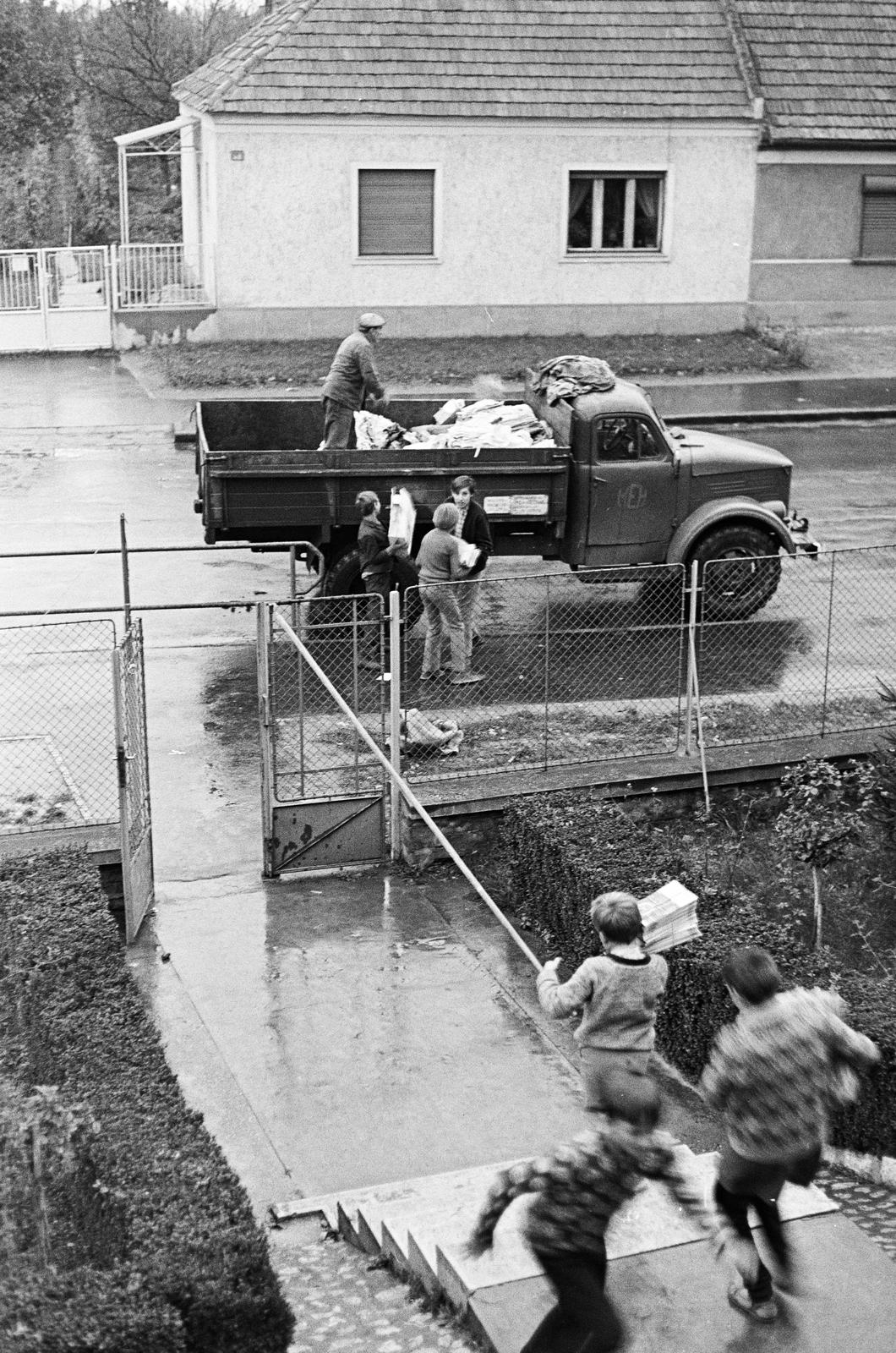 1972, Illés Zoltán, paper recycling, Secondary Product and Waste Material Processing Company, Fortepan #300201