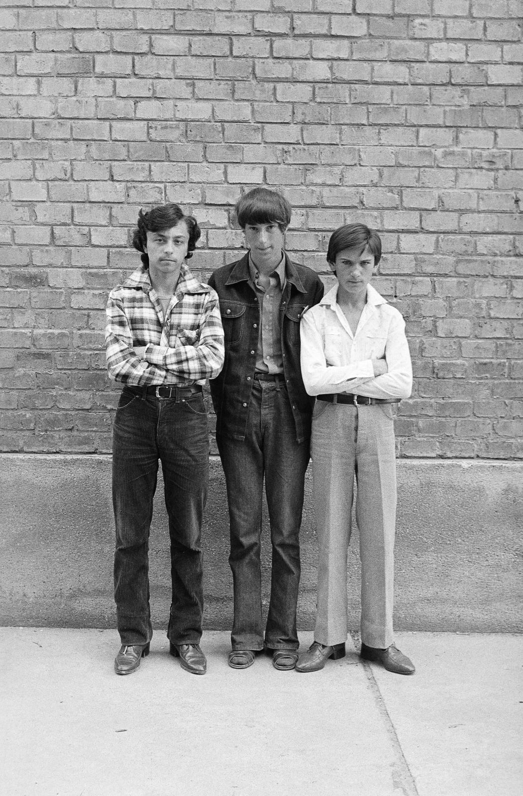 1978, Illés Zoltán, Best of, three people, boys, arms crossed over the chest, kordnadrág, plaid shirt, Fortepan #300223
