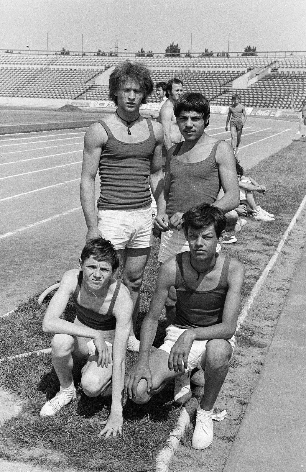 Magyarország, Győr, Rába ETO stadion, a Kisegítő iskolák VI. országos sport találkozója 1980. június 17-18-án., 1980, Illés Zoltán, izmos, atlétatrikó, Fortepan #300246