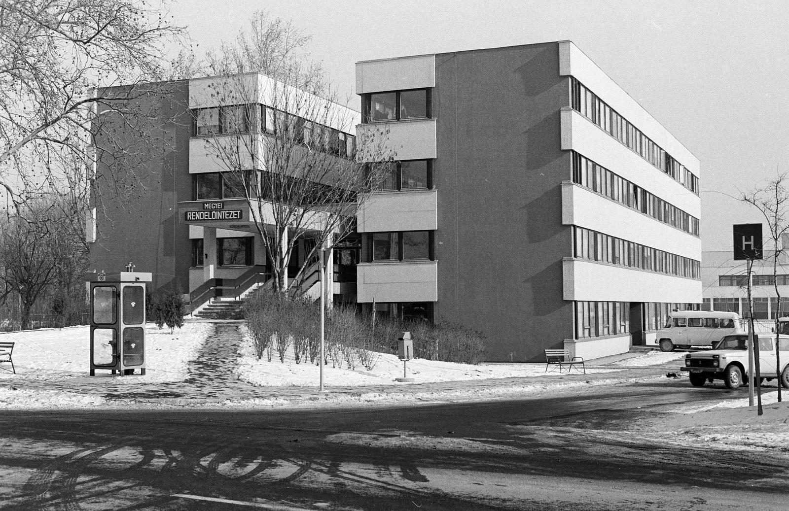 Hungary, Győr, Szent Imre út (Vörös Hadsereg útja) 41., Megyei Rendelőintézet., 1987, Illés Zoltán, Fortepan #300264