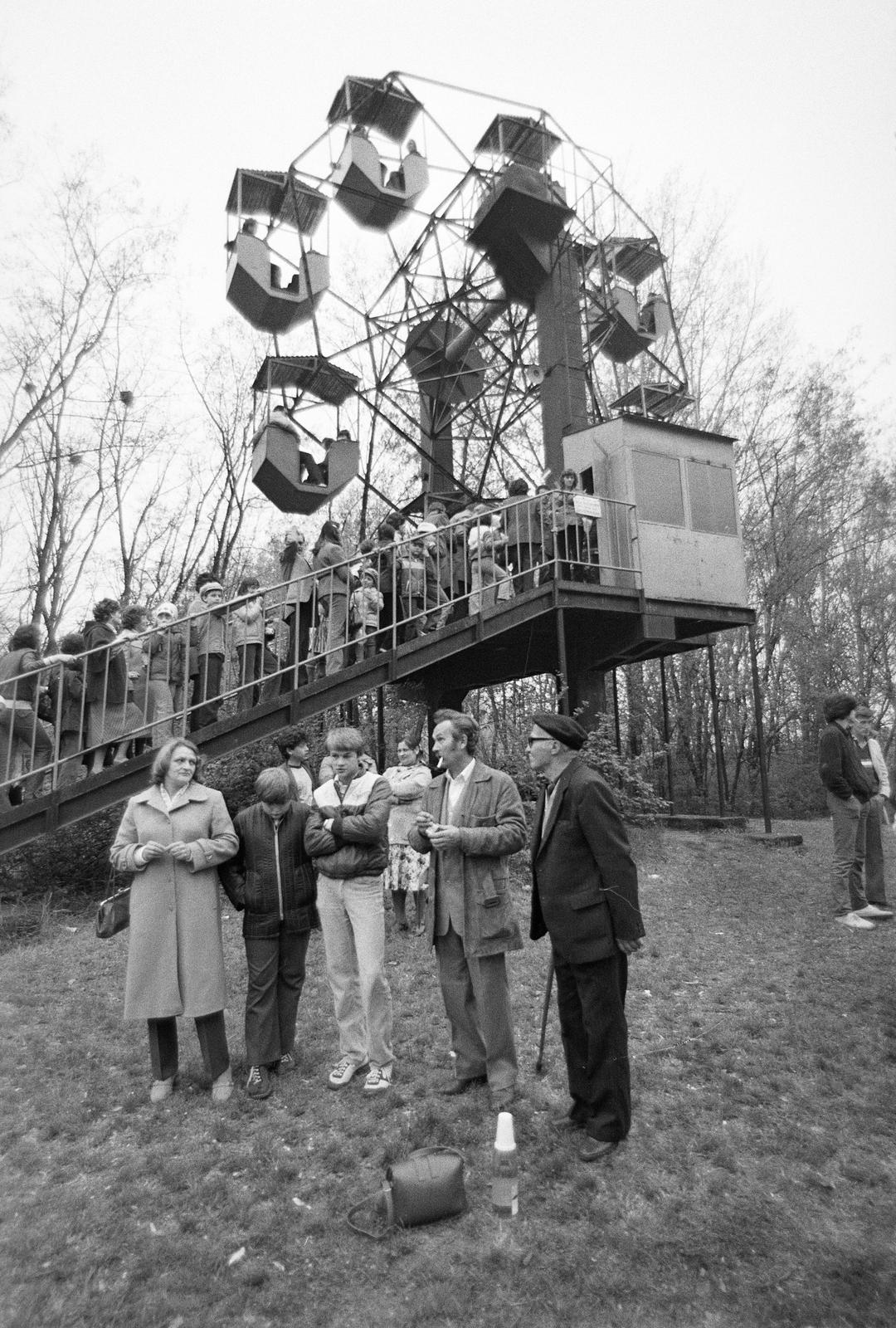 Magyarország, Győr, Kiskút, Május 1. Kultúrpark, óriáskerék a vidámparkban., 1983, Illés Zoltán, Fortepan #300271