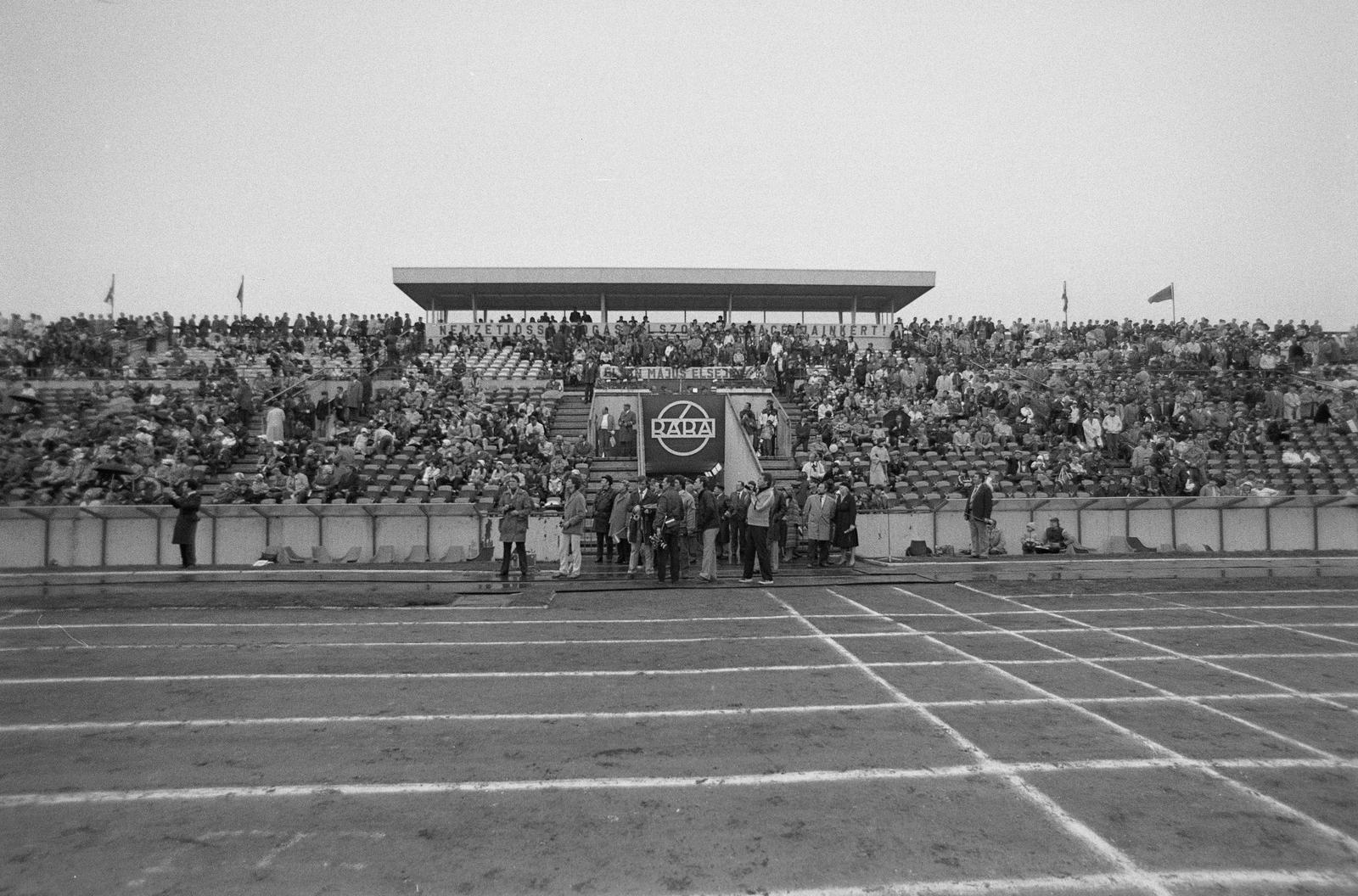 Magyarország, Győr, Rába ETO stadion, május 1-i seregszemle., 1985, Illés Zoltán, Fortepan #300272