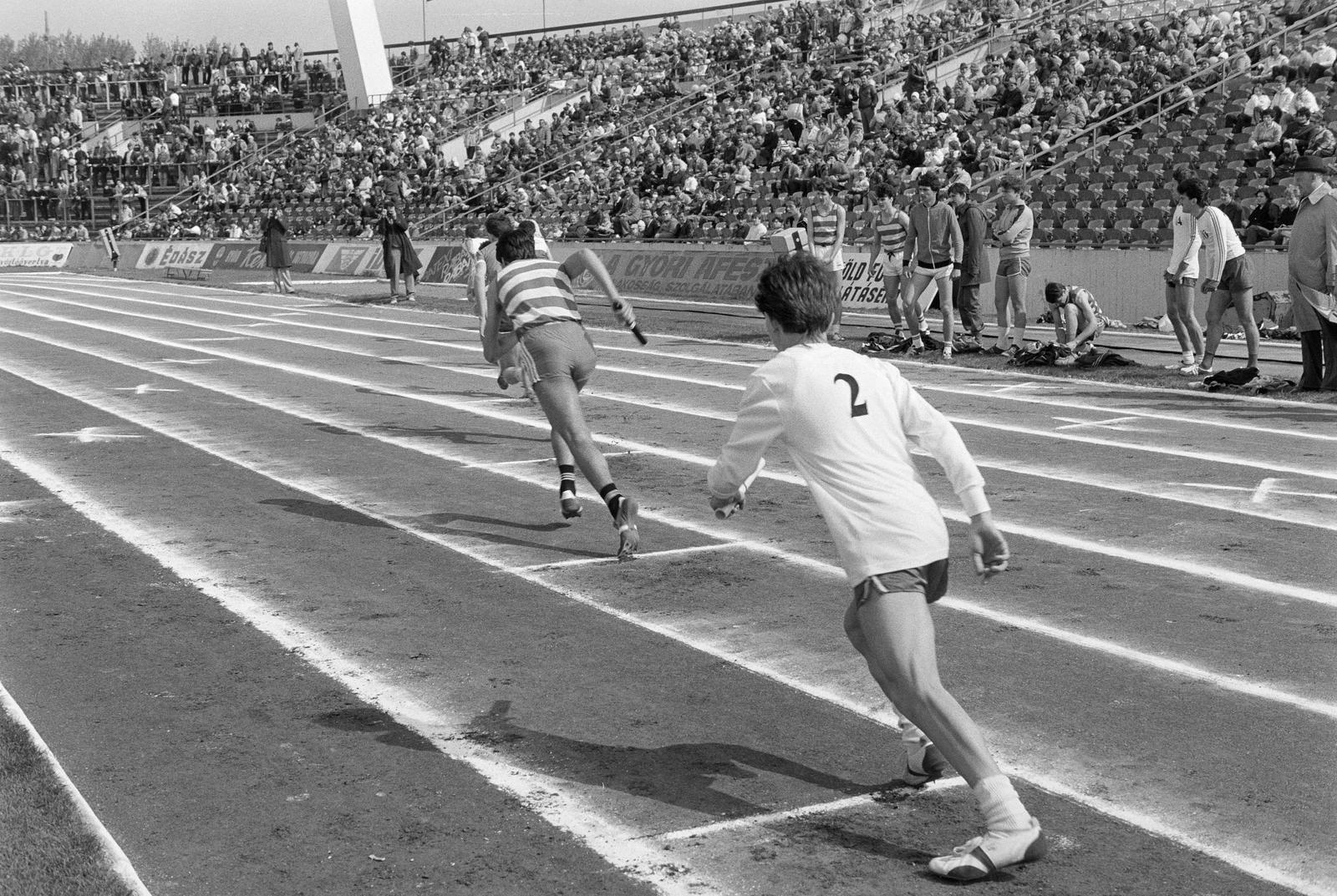 Hungary, Győr, Rába ETO stadion, május 1-i seregszemle., 1985, Illés Zoltán, competitive running, Fortepan #300282