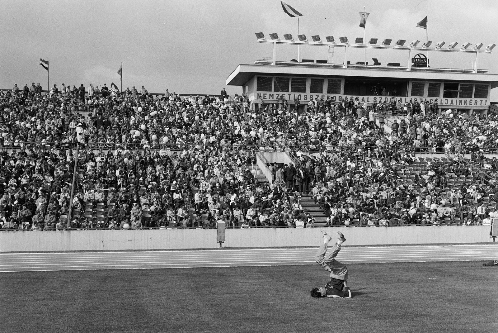 Magyarország, Győr, Rába ETO stadion, május 1-i seregszemle., 1985, Illés Zoltán, Fortepan #300284