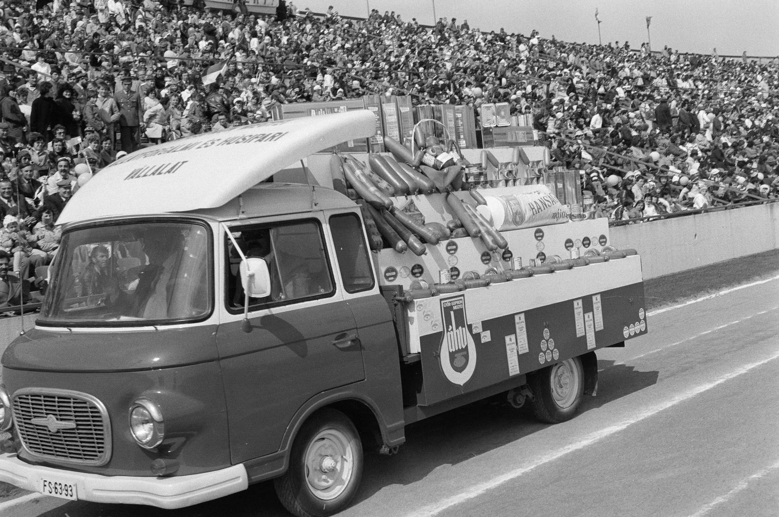 Hungary, Győr, Rába ETO stadion, május 1-i seregszemle. A győri gyárak termékbemutatója., 1985, Illés Zoltán, number plate, Barkas-brand, ad truck, Fortepan #300299