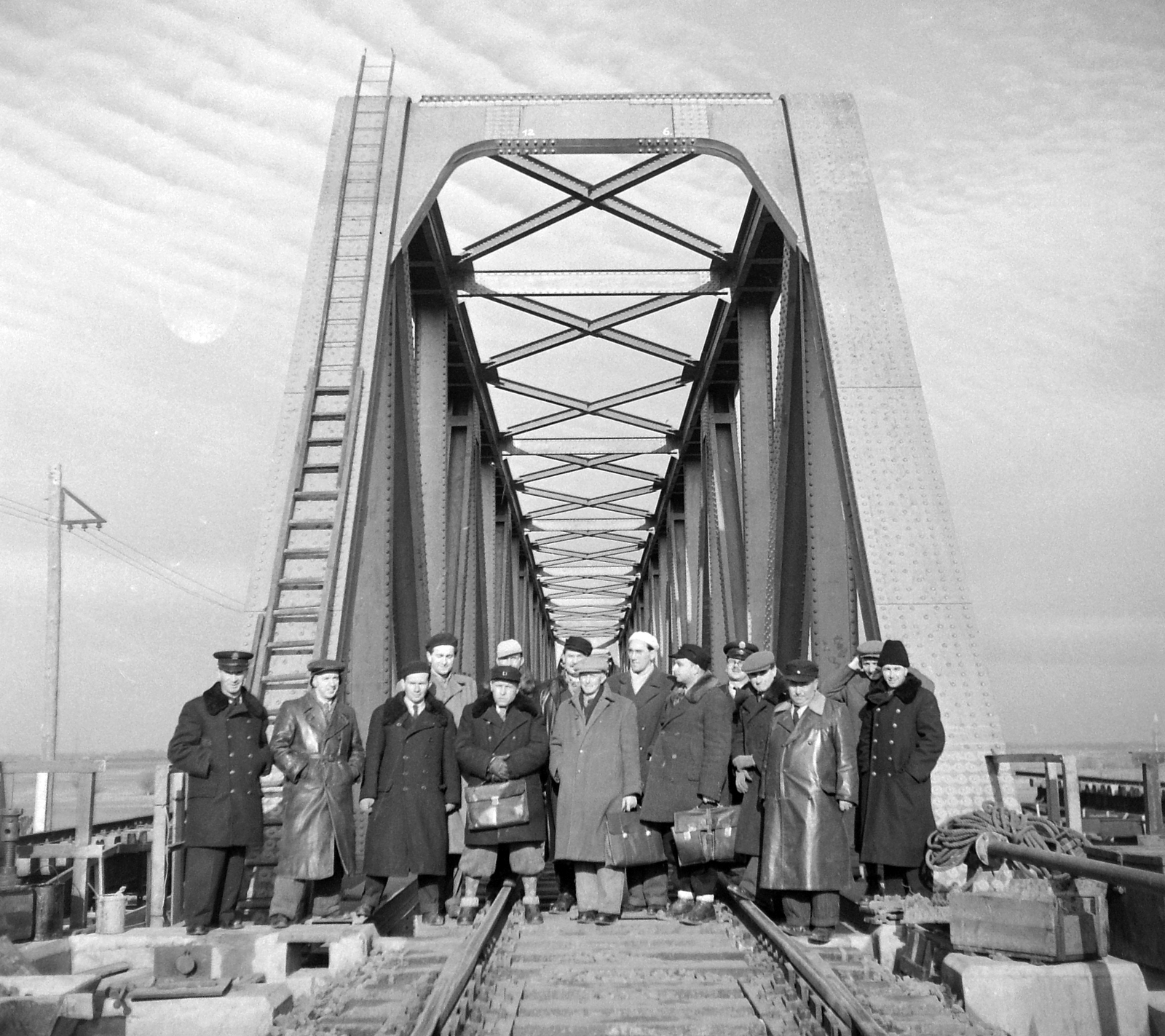 Hungary, Komarno, vasúti híd., 1954, UVATERV, railway, bridge, railway bridge, Gerő Szikszay-design, Fortepan #3003