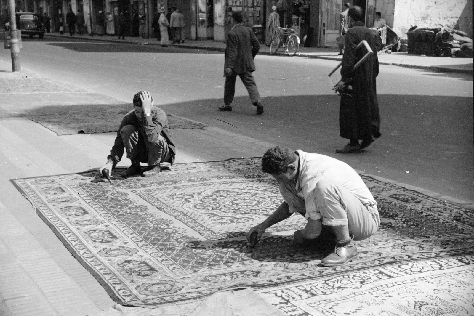 1961, Inkey Tibor, carpet, squatting, Fortepan #300307