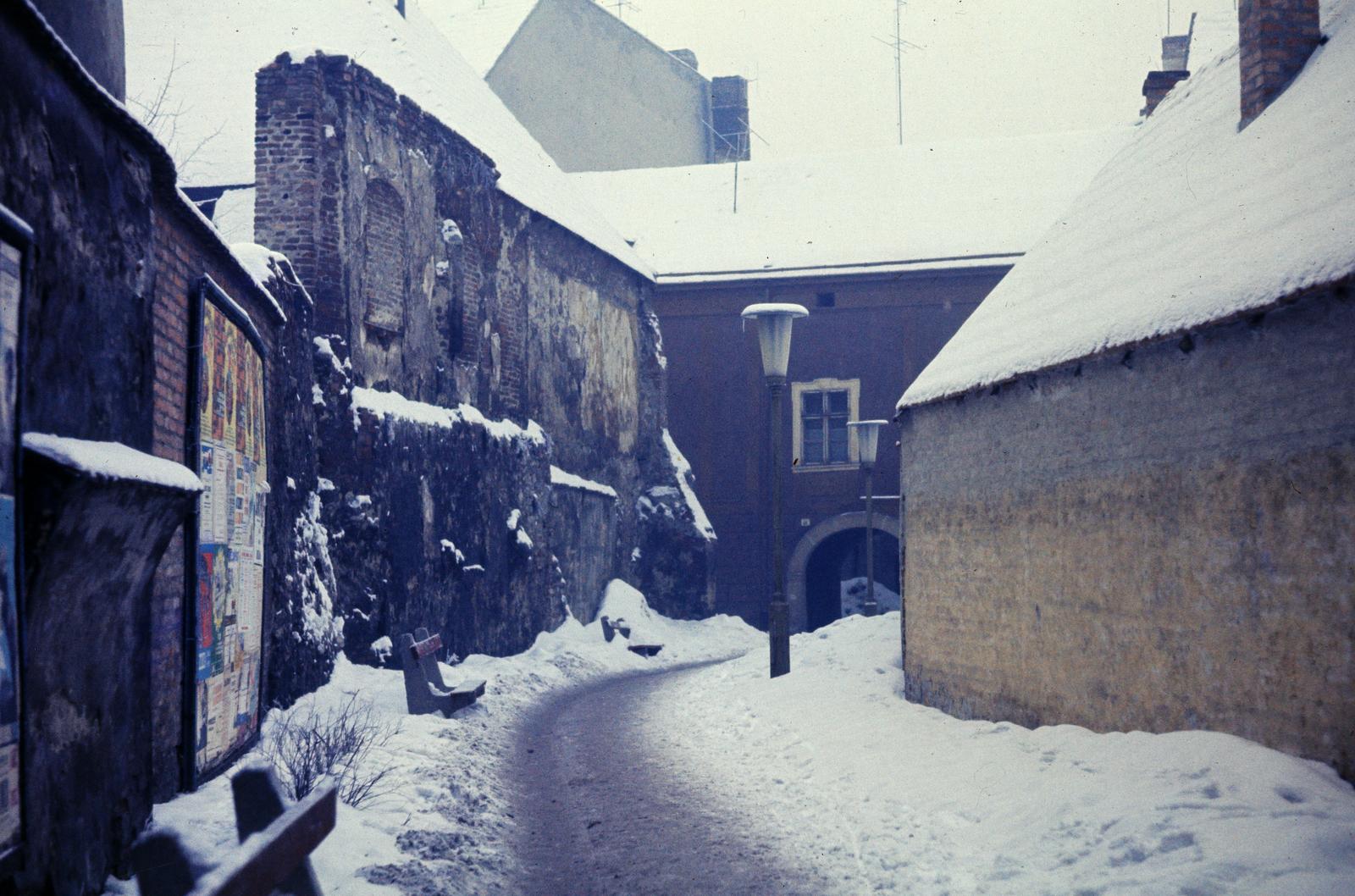 1967, Inkey Tibor, colorful, snow, brick wall, Fortepan #300327