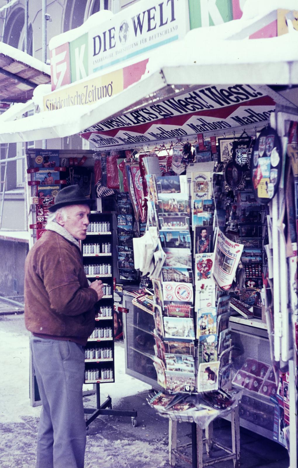 1981, Karácsony Iván, újságárus, dohány, trafik, Fortepan #300385