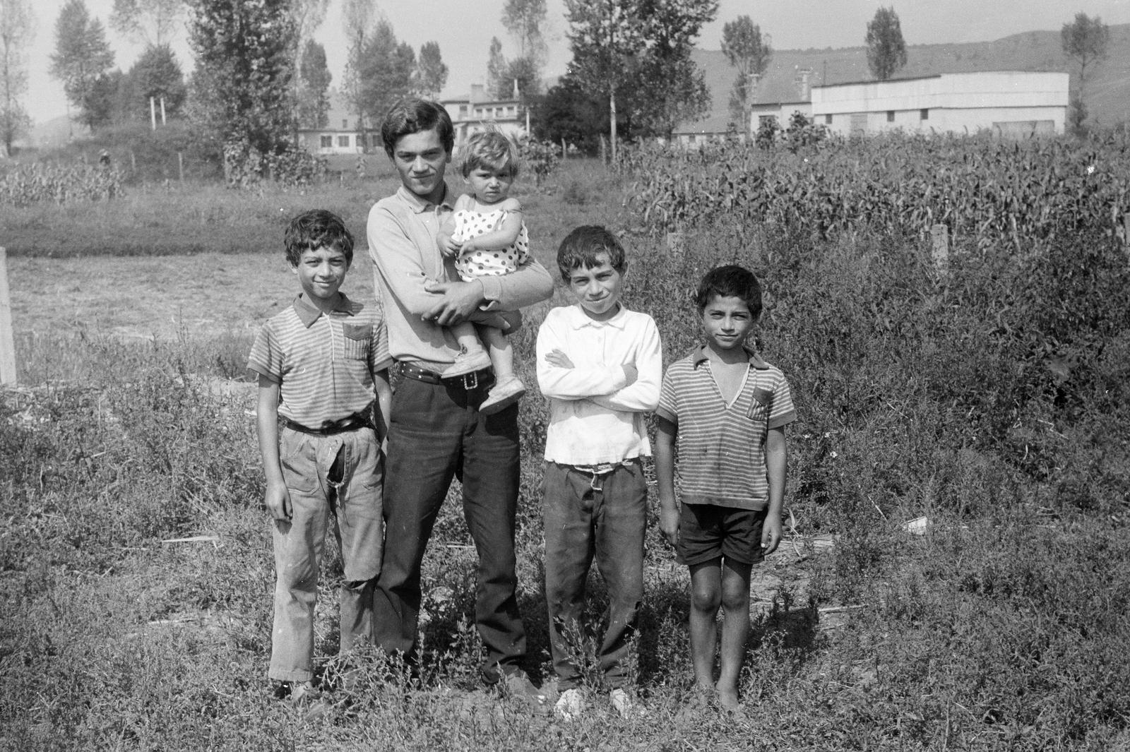 1971, Liktor Ferenc, gypsy, family, kid, Fortepan #300431