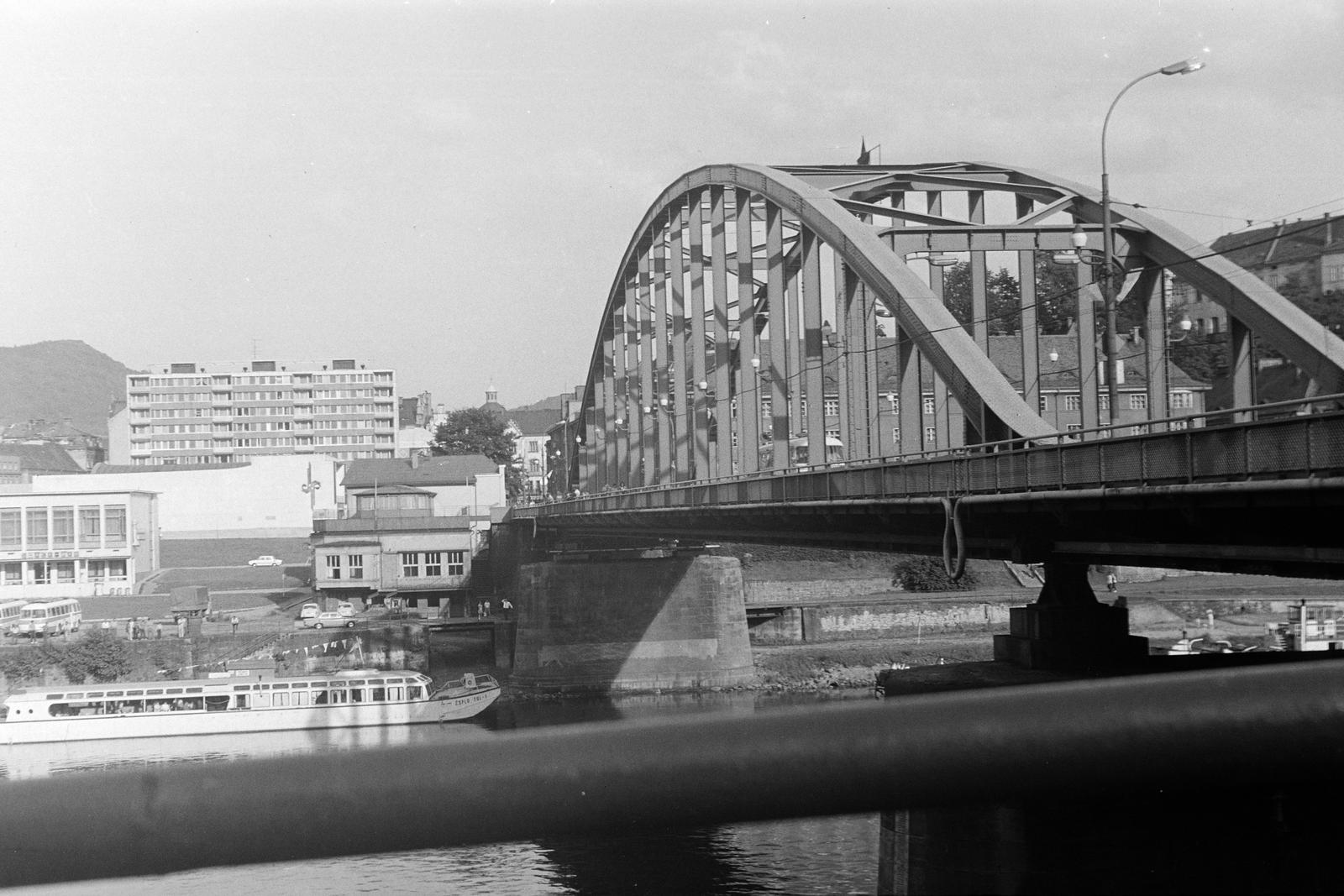 Csehország, Děčín, jobbra az Elba folyó feletti Tyršův most (Tyrš/Tirsch-híd) látható., 1967, Liktor Ferenc, Fortepan #300450