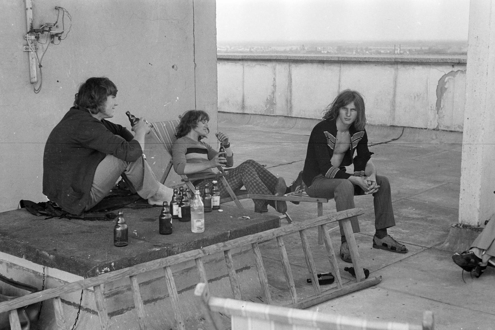 1971, Liktor Ferenc, youth, beer bottle, beer, Fortepan #300453