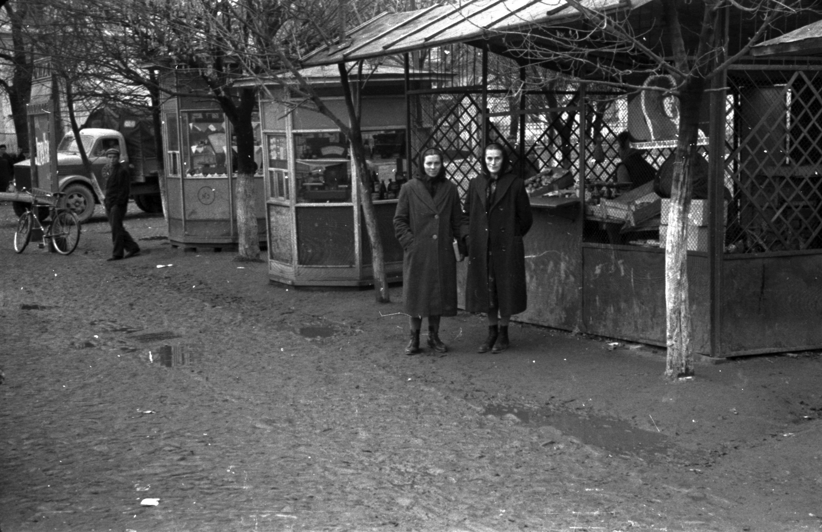 1960, Fortepan, kerékpár, szovjet gyártmány, GAZ-márka, piac, teherautó, Fortepan #30046