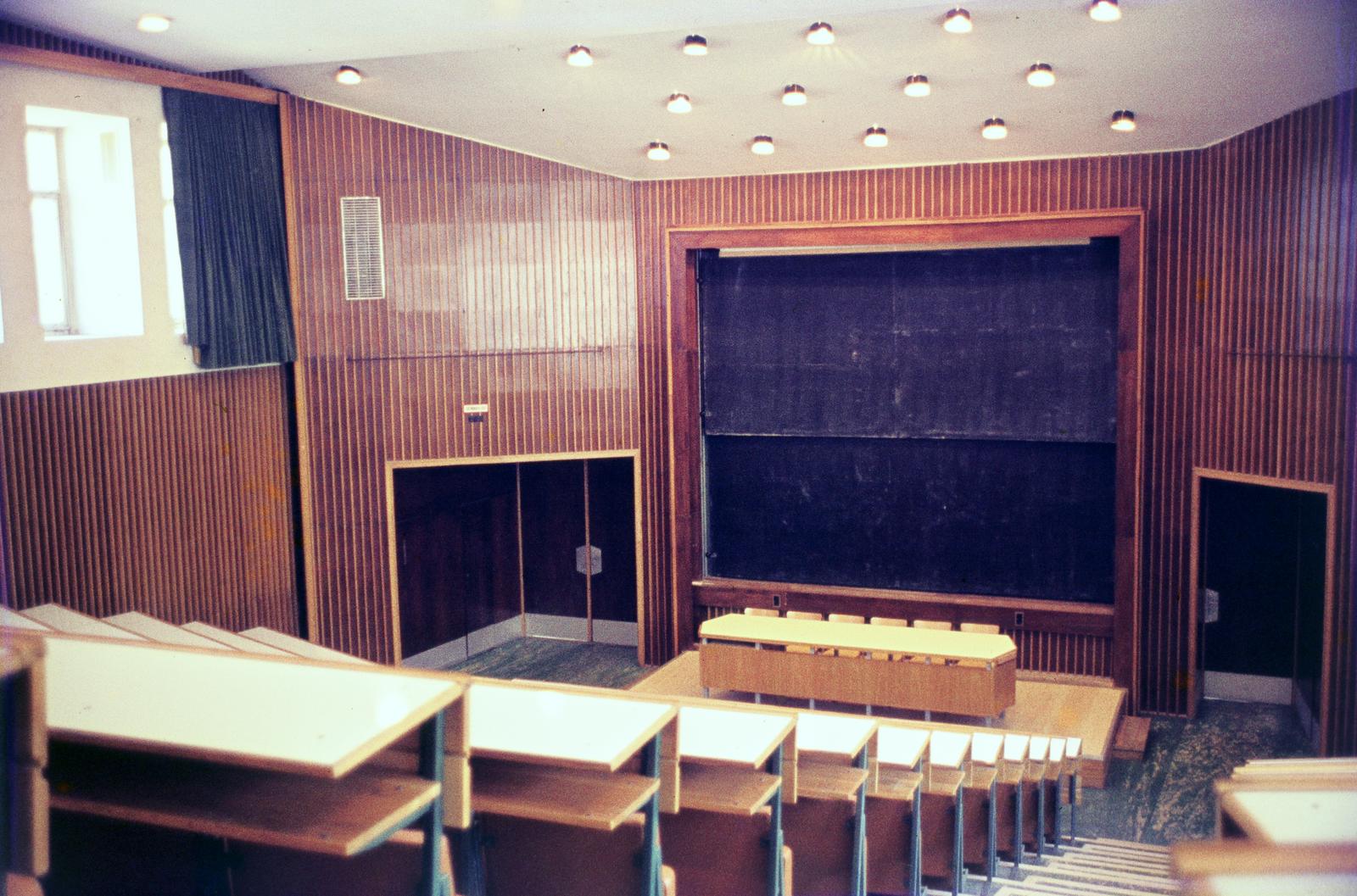 Magyarország, Gödöllő, Gödöllői Agrártudományi Egyetem (később Szent István, majd Magyar Agrár- és Élettudományi Egyetem), szemináriumi épület, előadóterem., 1968, Mnyenczán Tamás, Fortepan #300509