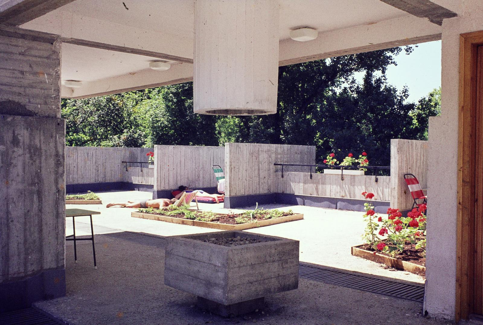 1973, Mnyerczán Tamás, terasz, brutalista építészet, napozás, Fortepan #300520