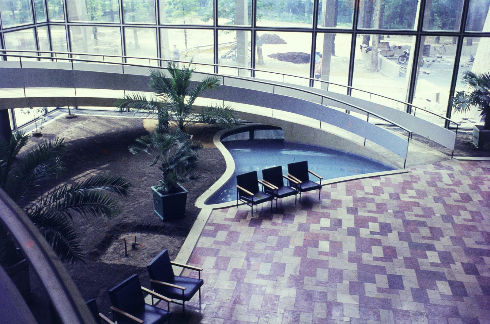 Magyarország, Hévíz, Állami Gyógyfürdő Kórház (később Szent András Állami Reumatológiai és Rehabilitációs Kórház), előcsarnok., 1973, Mnyenczán Tamás, Fortepan #300522