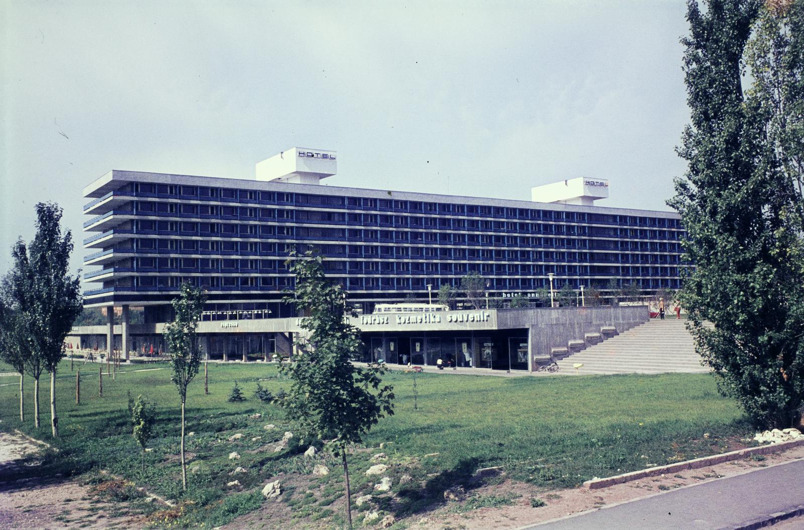 Hungary, Balatonfüred, a Hotel Annabella a Tagore sétány felől nézve., 1968, Mnyerczán Tamás, hotel, Lake Balaton, Fortepan #300530