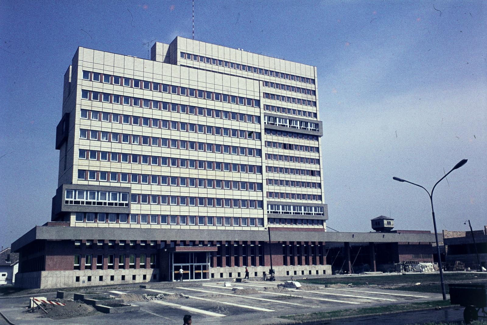 Hungary, Kecskemét, Deák Ferenc tér 3., Pártház és Megyei Tanács., 1976, Mnyenczán Tamás, Fortepan #300542