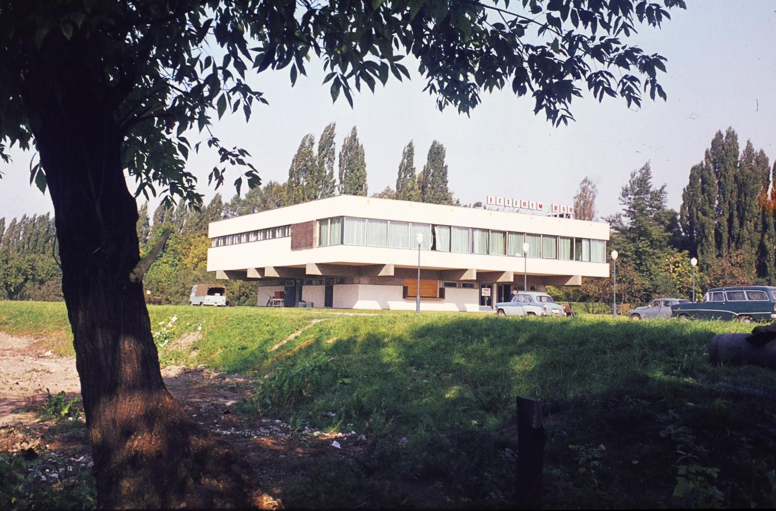 Hungary, Szentendre, Duna korzó (Somogyi-Bacsó part) 1., Teátrum Étterem., 1972, Mnyenczán Tamás, Fortepan #300548