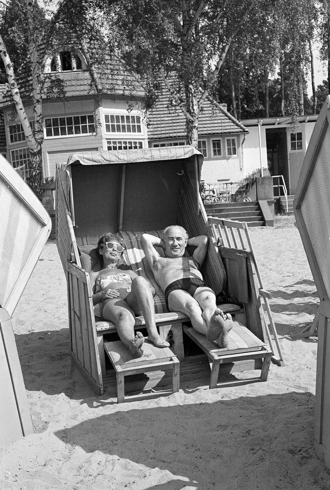 1971, Rékai Zsolt, szélfogó fülke, nyugágy, napozás, Fortepan #300619