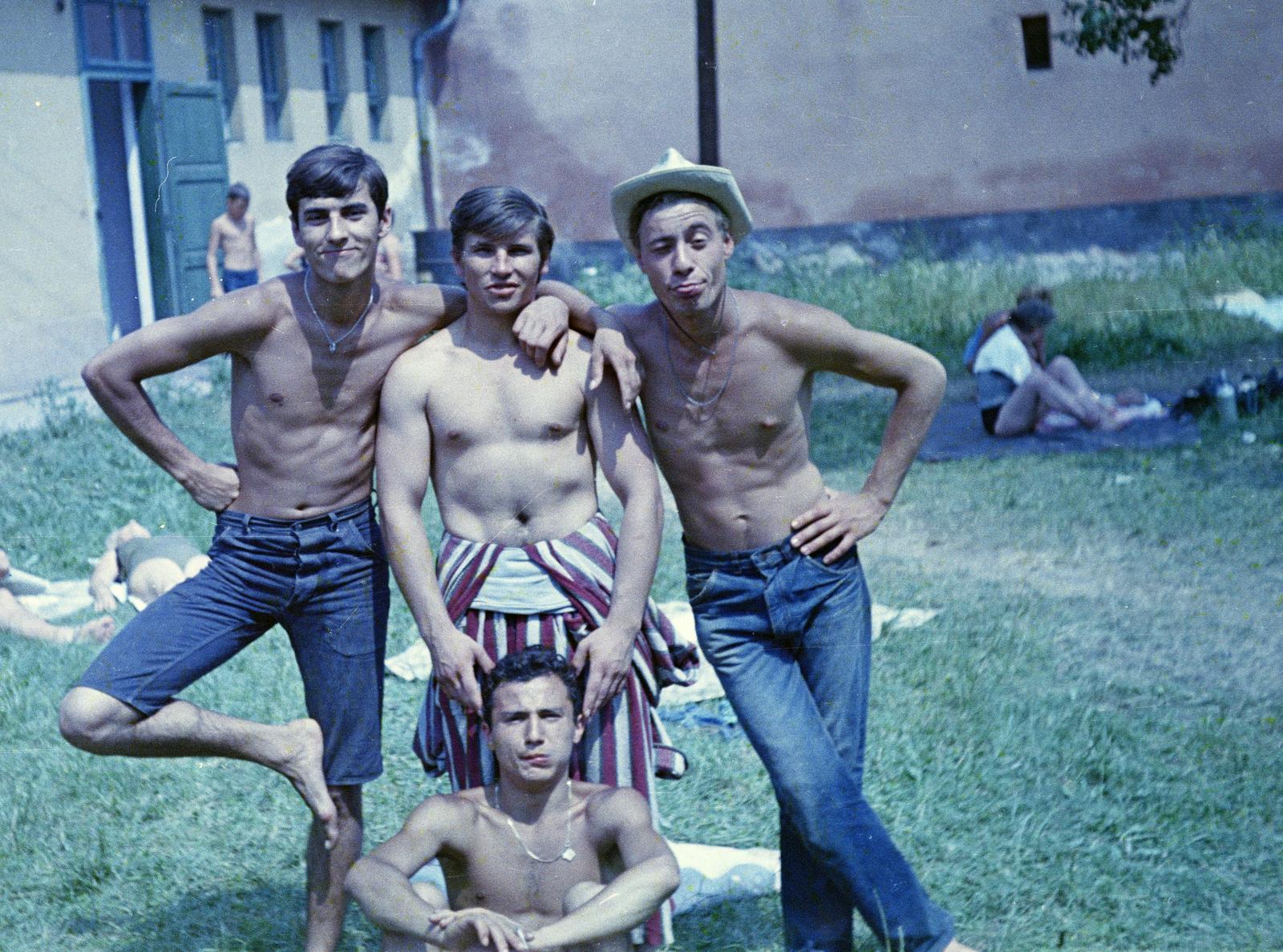 1969, Rékai Zsolt, half-naked, colorful, akimbo, Fortepan #300721