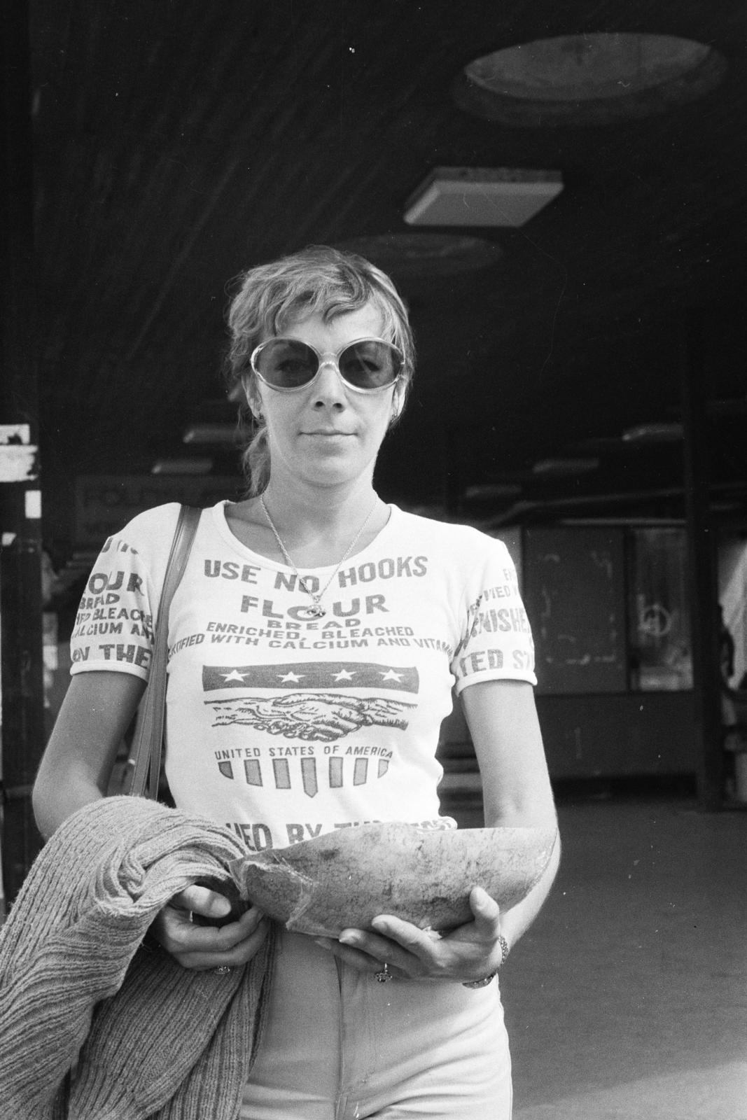 1979, Rékai Zsolt, hold in arms, shades, melon, Fortepan #300727