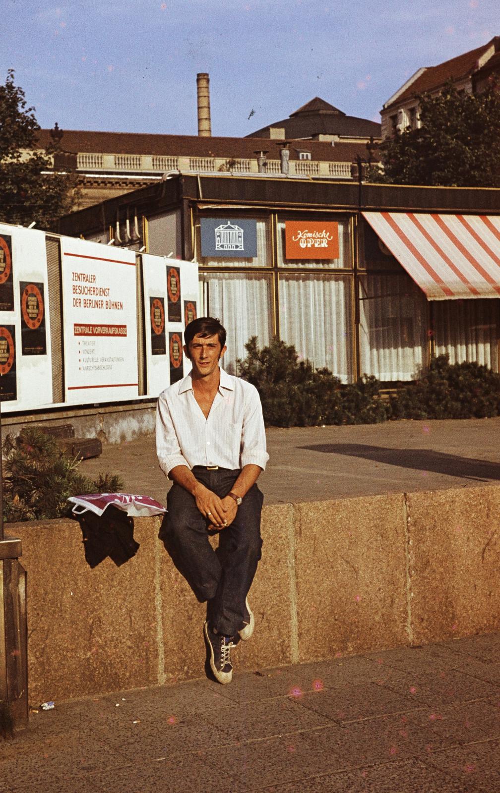 1974, Rékai Zsolt, man, colorful, sneakers, rolled up sleeves, Fortepan #300763