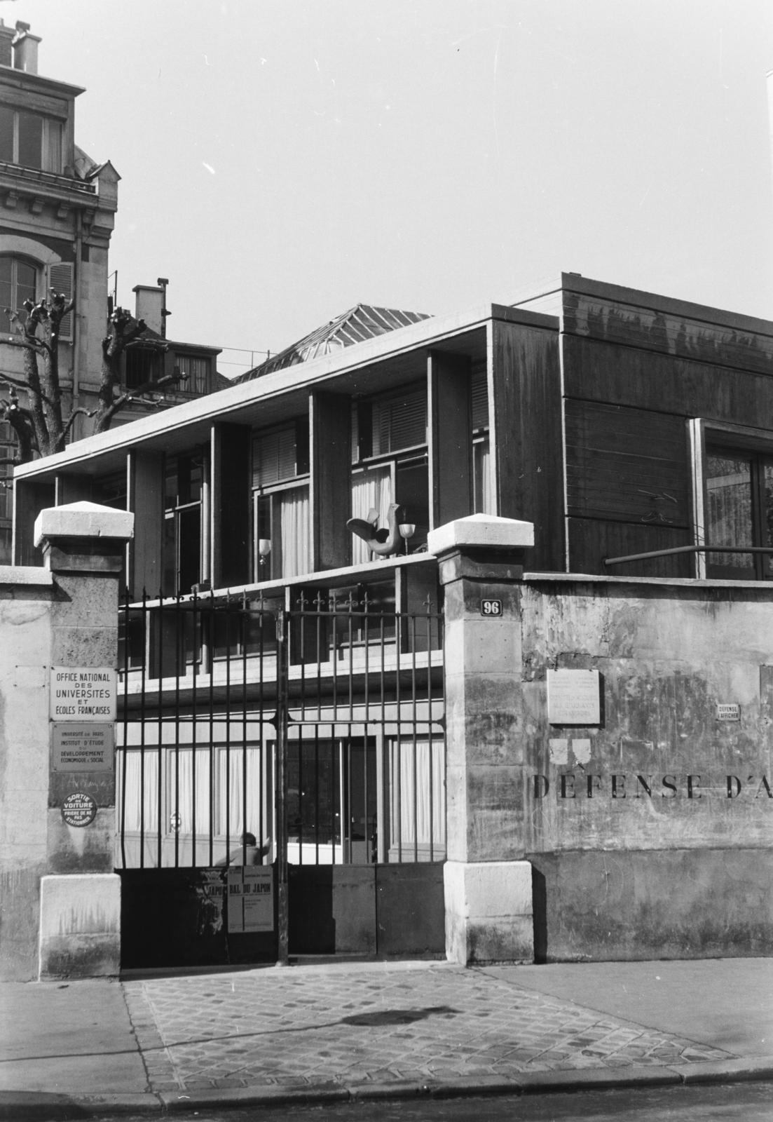 France, Paris, Allée Claude Cahun – Marcel Moore 96. számú épület kapuja., 1961, Szalay János, Fortepan #300827
