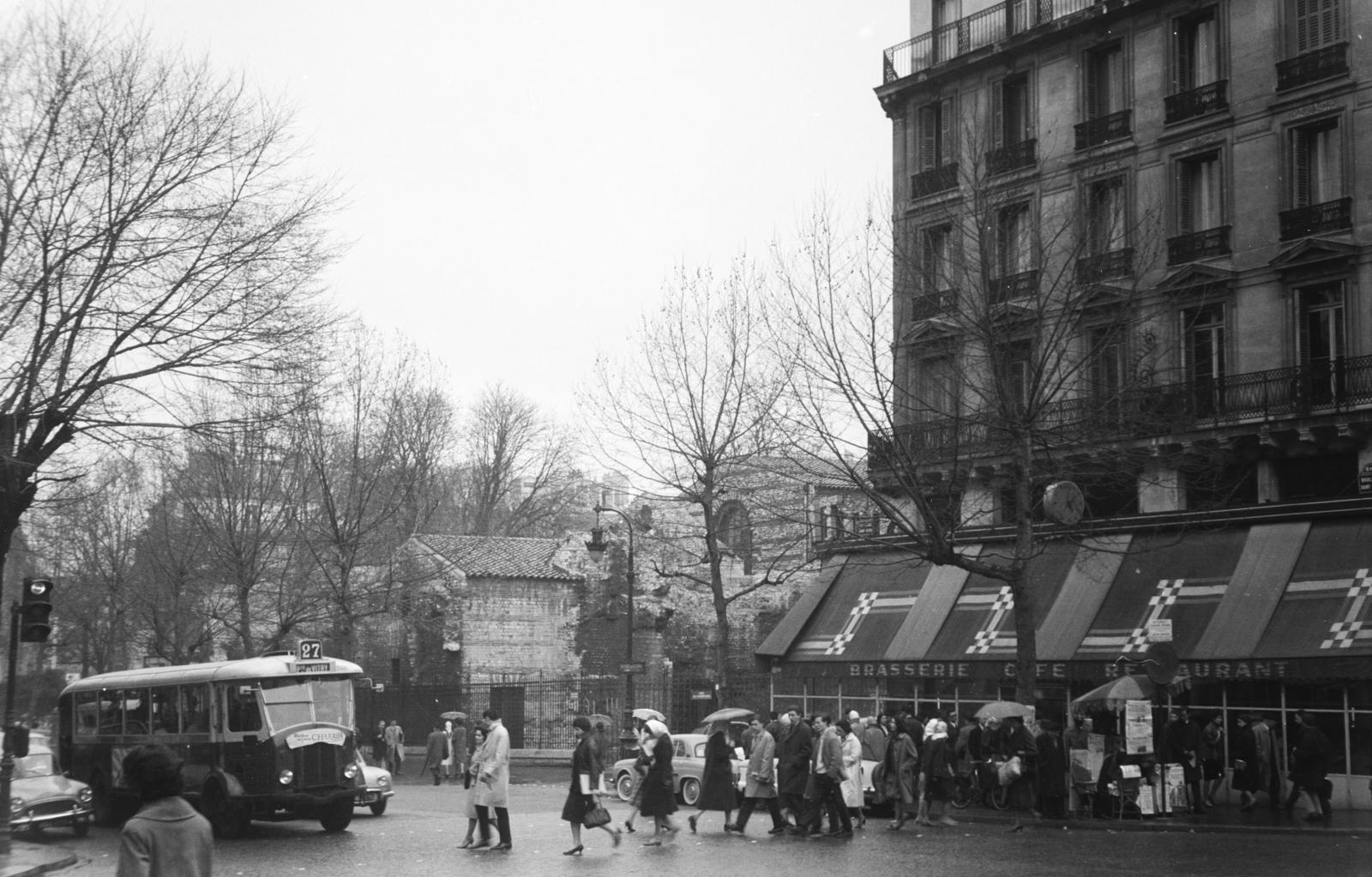 France, Paris, Boulevard Saint-Michel, szemben a Thermes du Nord régészeti terület., 1961, Szalay János, Fortepan #300829