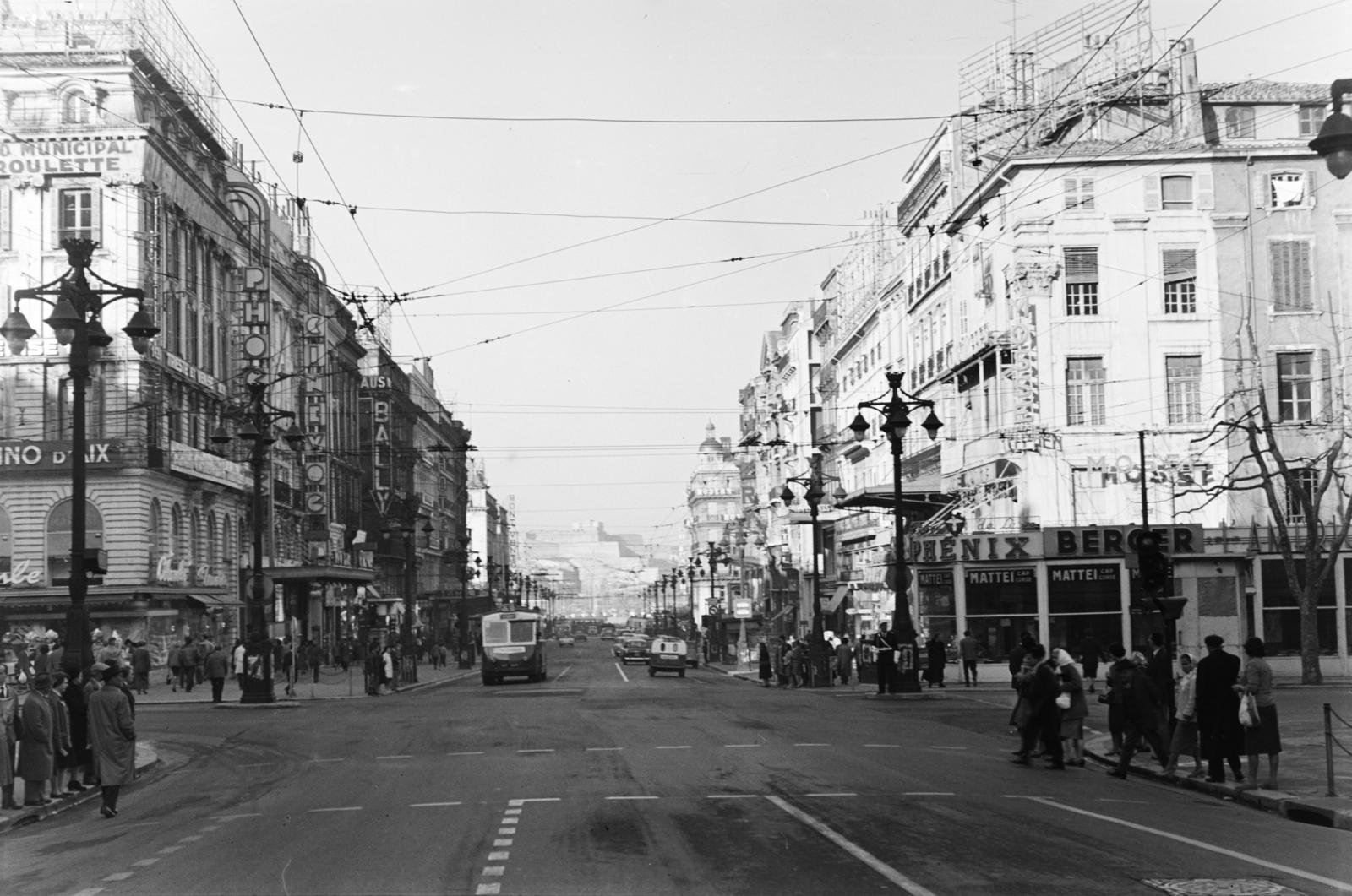 France, Marseille, La Canebière, a Cours Saint-Louis és Belsunce kereszteződésénél., 1961, Szalay János, crosswalk, Fortepan #300834