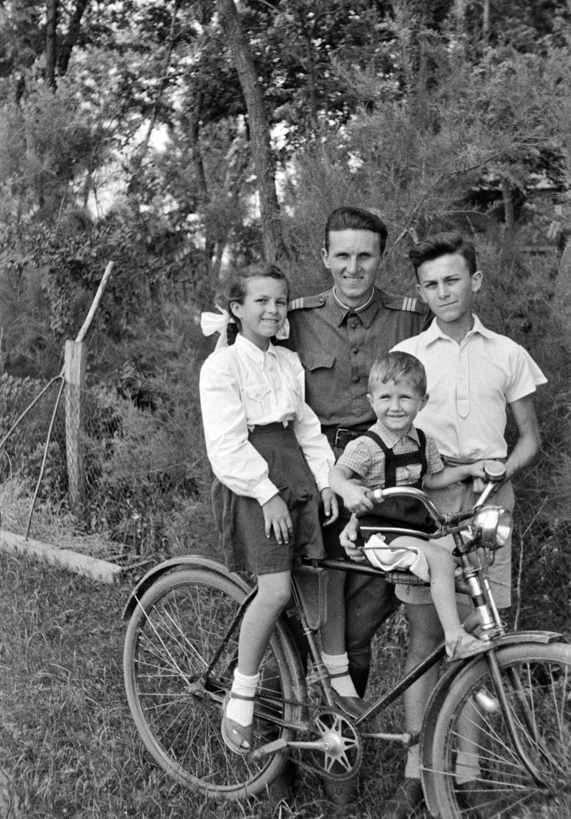 1954, Németh Tamás, bicycle, uniform, tableau, kids, Fortepan #30087