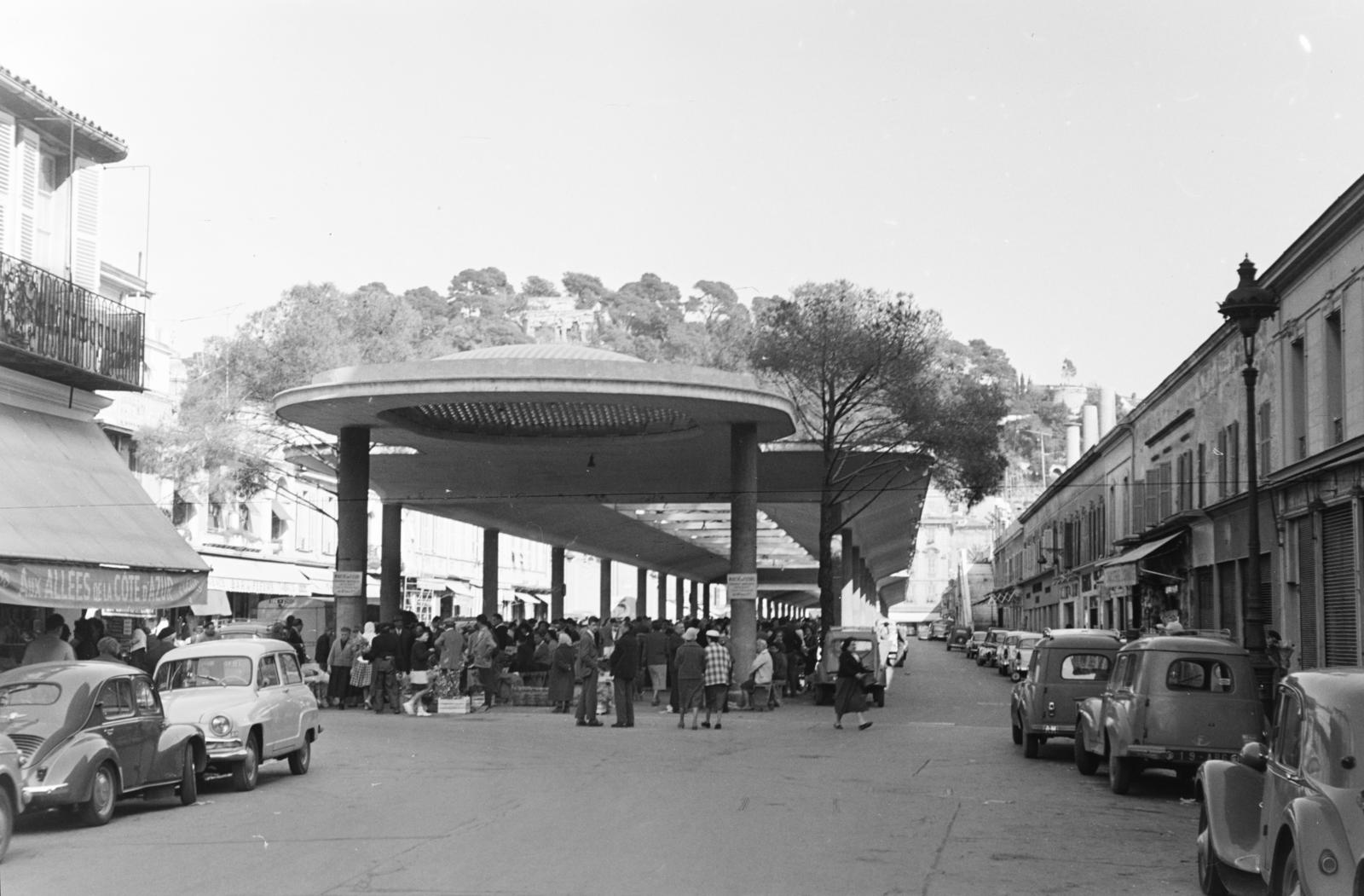 Franciaország, Nizza, Cours Saleya a nyitott virág- és zöldség-gyümölcs piac., 1961, Szalay János, Fortepan #300874