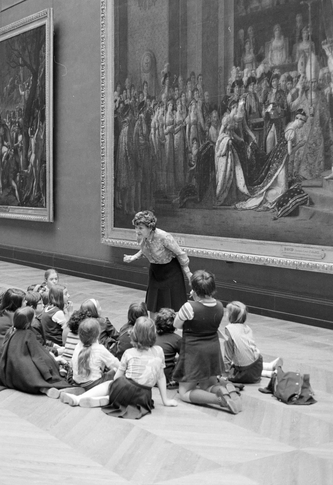 France, Paris, Louvre, jobbra Jacques-Louis David festménye: I. Napóleon császár és Josephine császárné koronázása a párizsi Notre-Dame székesegyházban, 1804. december 2-án., 1968, Sólyom Balázs, Fortepan #300931