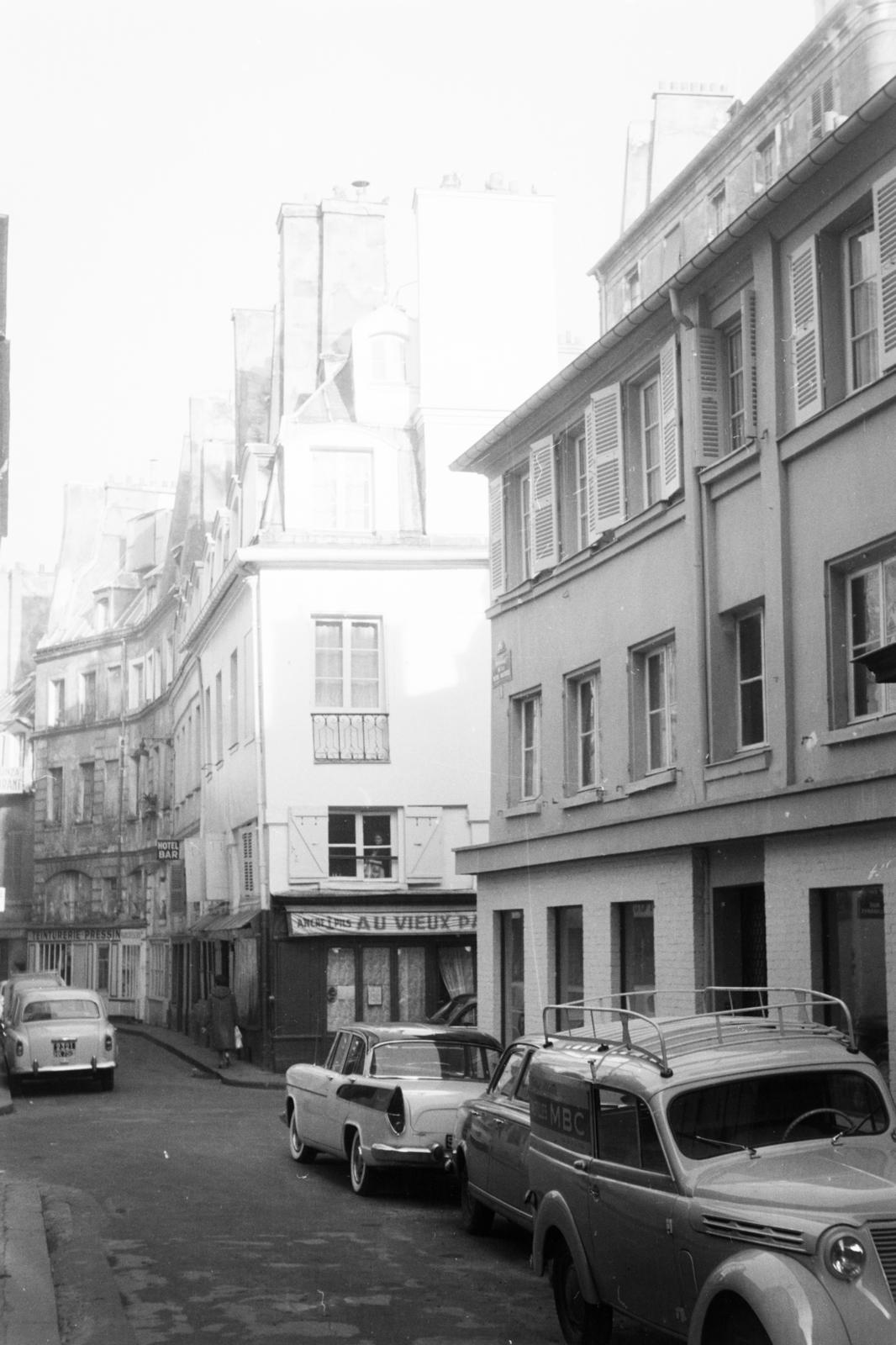 France, Paris, Passage de la Petite-Boucherie, balra a Rue de l'Abbaye, jobbra a Rue de Bourbon le Château., 1960, Szalay János, Fortepan #300997