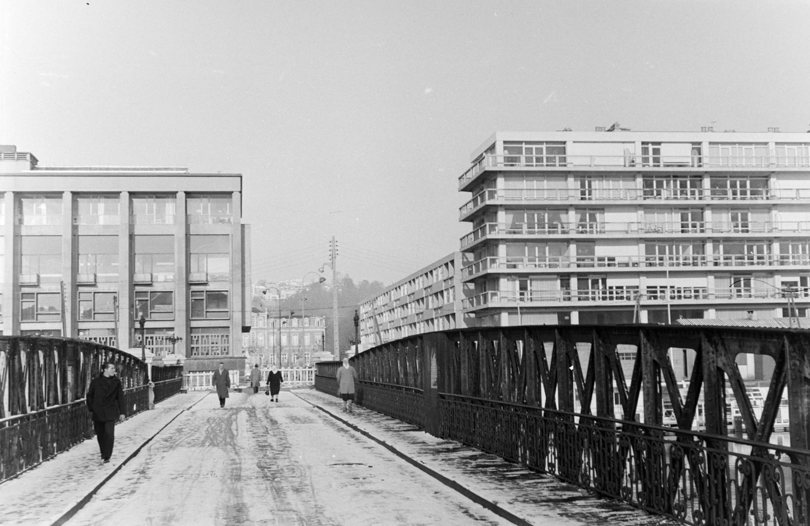Franciaország, Le Havre, a Bassin du Commerce feletti Passerelle de la Bourse (gyalogoshíd)., 1960, Szalay János, Fortepan #301014
