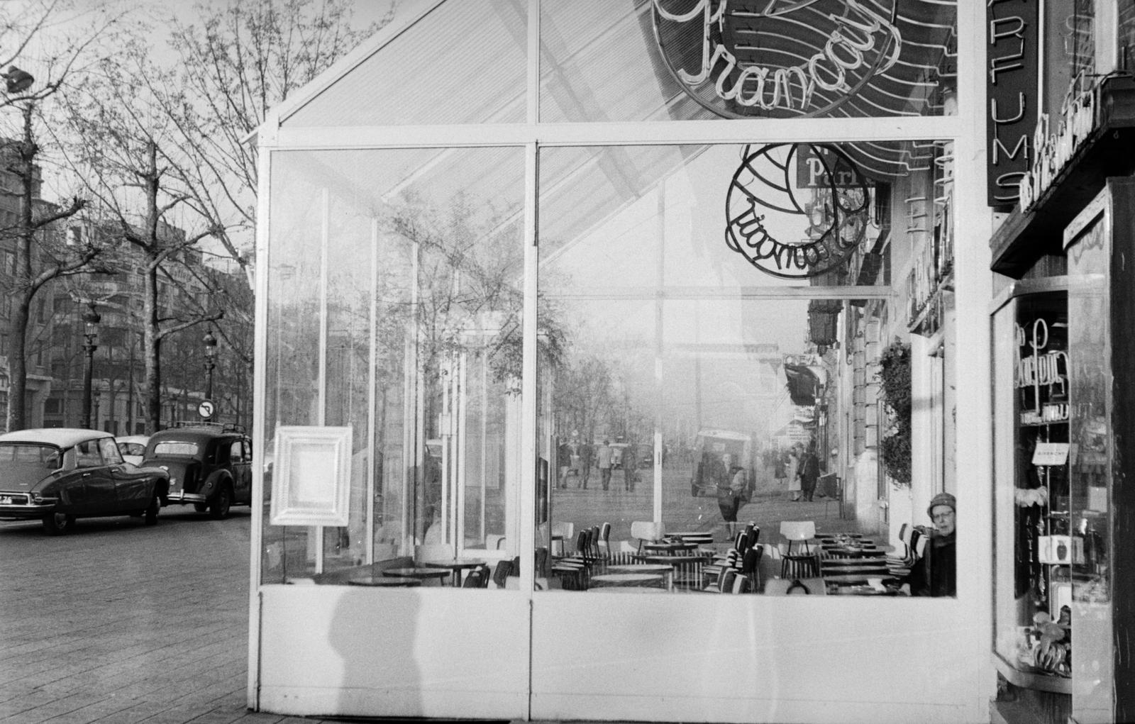 France, Paris, Avenue des Champs-Élysées 76-78., kávéház terasza., 1960, Szalay János, Fortepan #301038