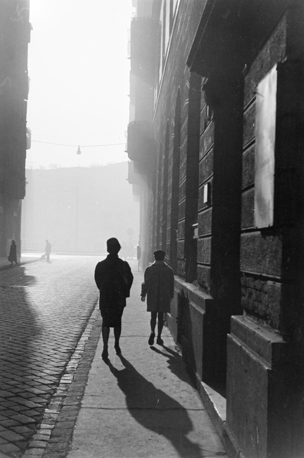 Hungary, Budapest V., Sörház utca, a Molnár utca - Belgrád rakpart közötti szakaszon., 1961, Szalay János, Budapest, Fortepan #301143