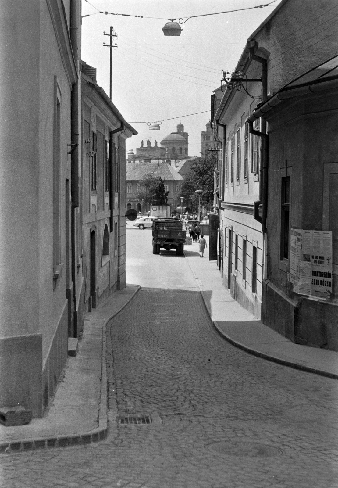 Hungary, Eger, szemben a Dobó tér és a Főszékesegyház a Dobó István utcából nézve., 1965, Németh Tamás, basilica, Classicism, Cathedral, József Hild-design, Fortepan #30117