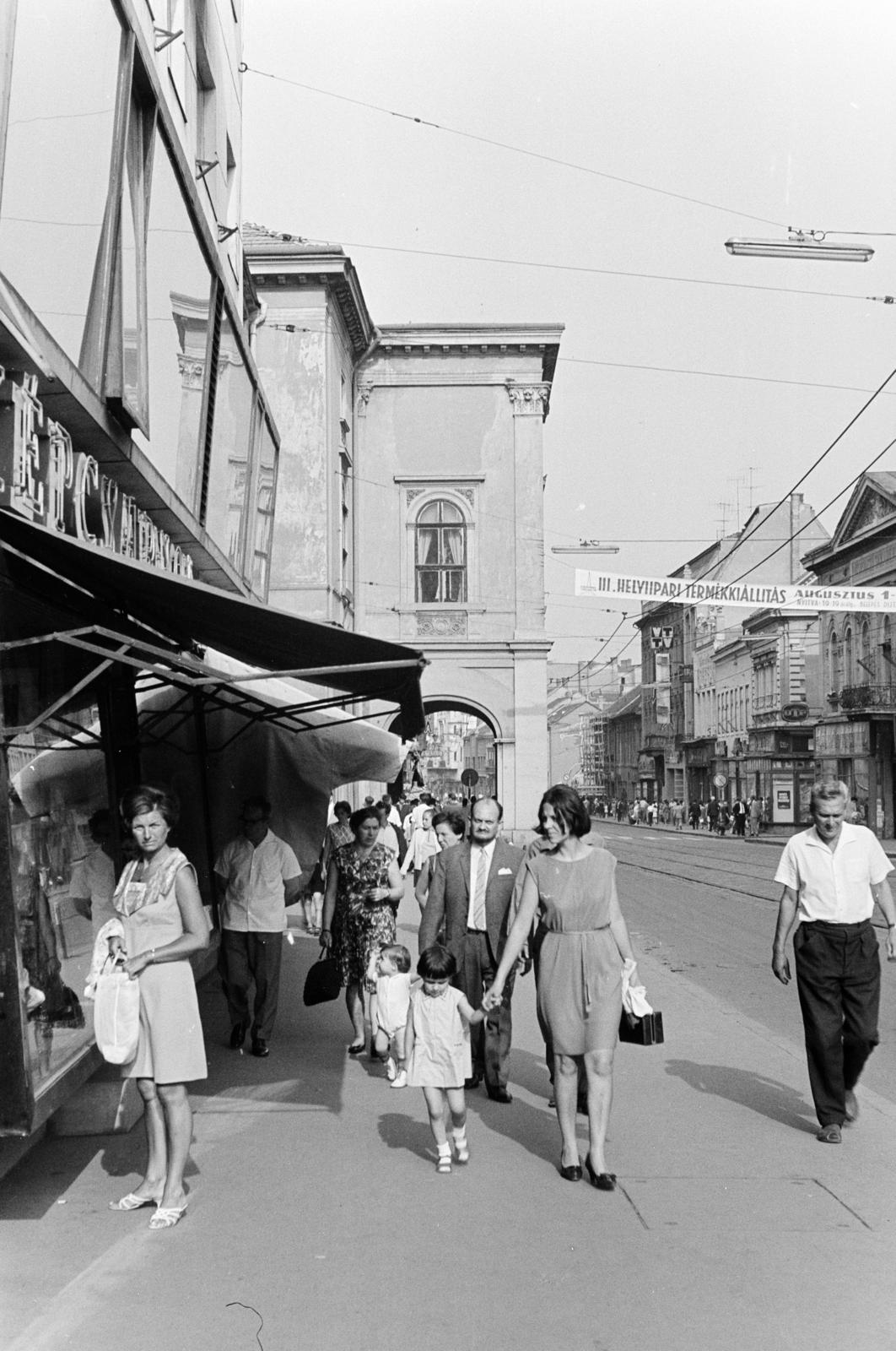 Hungary, Miskolc, Széchenyi utca a Miskolci Nemzeti Színház kiugró épületével., 1969, Szalay János, Fortepan #301248