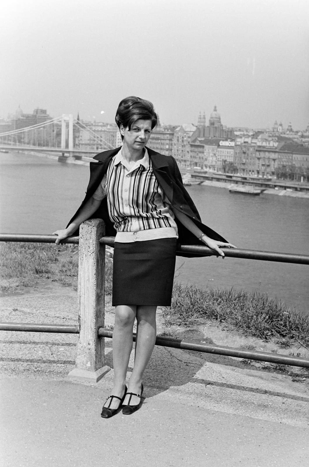 1966, Szalay János, leaning, lady, railing, Fortepan #301277