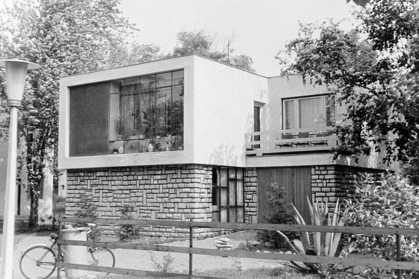 Magyarország,Balaton, Siófok, a Petőfi sétány 34. szám alatti nyaraló., 1969, Szalay János, Fortepan #301291