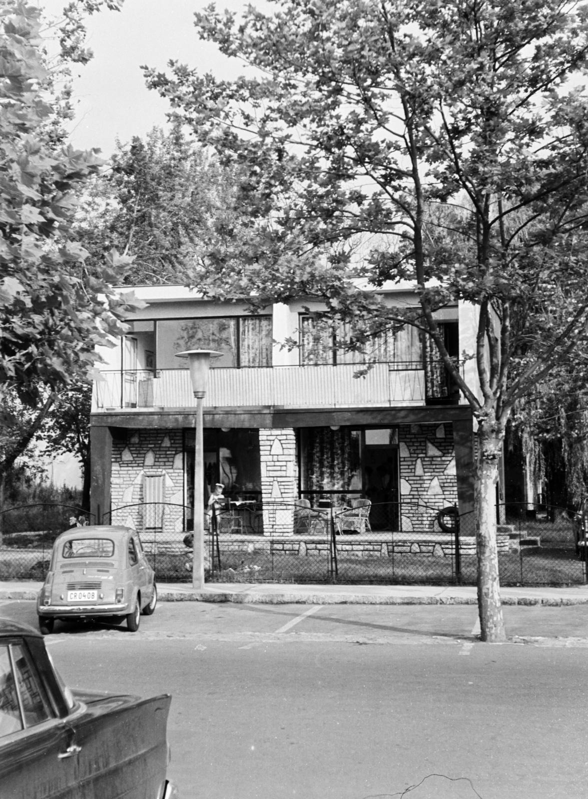 Hungary,Lake Balaton, Siófok, a Petőfi sétány 36. szám alatti nyaraló., 1969, Szalay János, Fortepan #301302