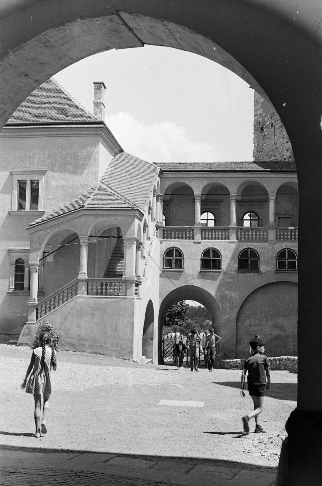 Hungary, Sárospatak, Rákóczi-vár, Lorántffy-loggia., 1969, Szalay János, Fortepan #301312