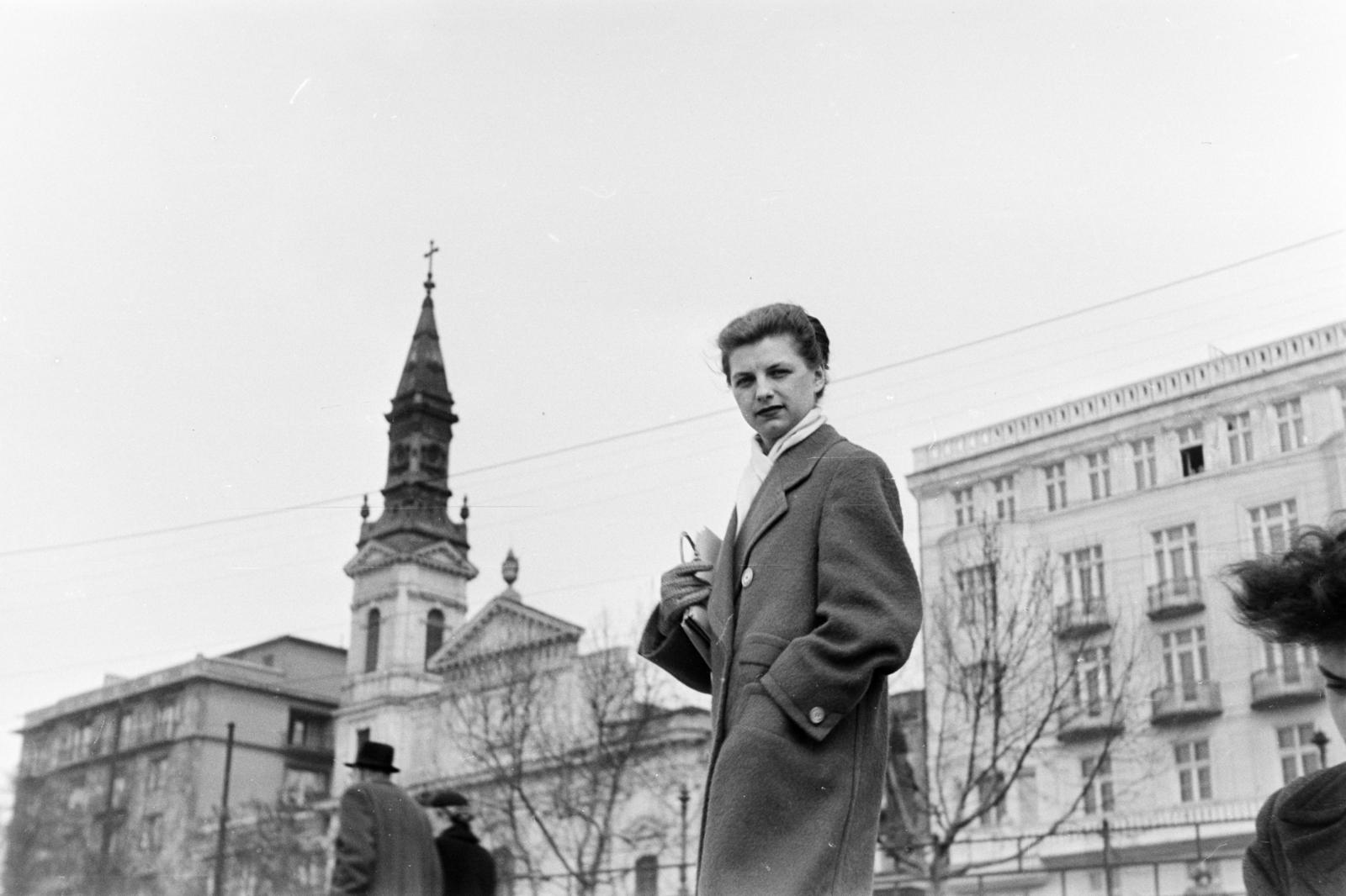 Magyarország, Budapest V., a pesti alsó rakpart a Petőfi térnél, háttérben az ortodox székesegyház., 1955, Szalay János, Budapest, Fortepan #301351