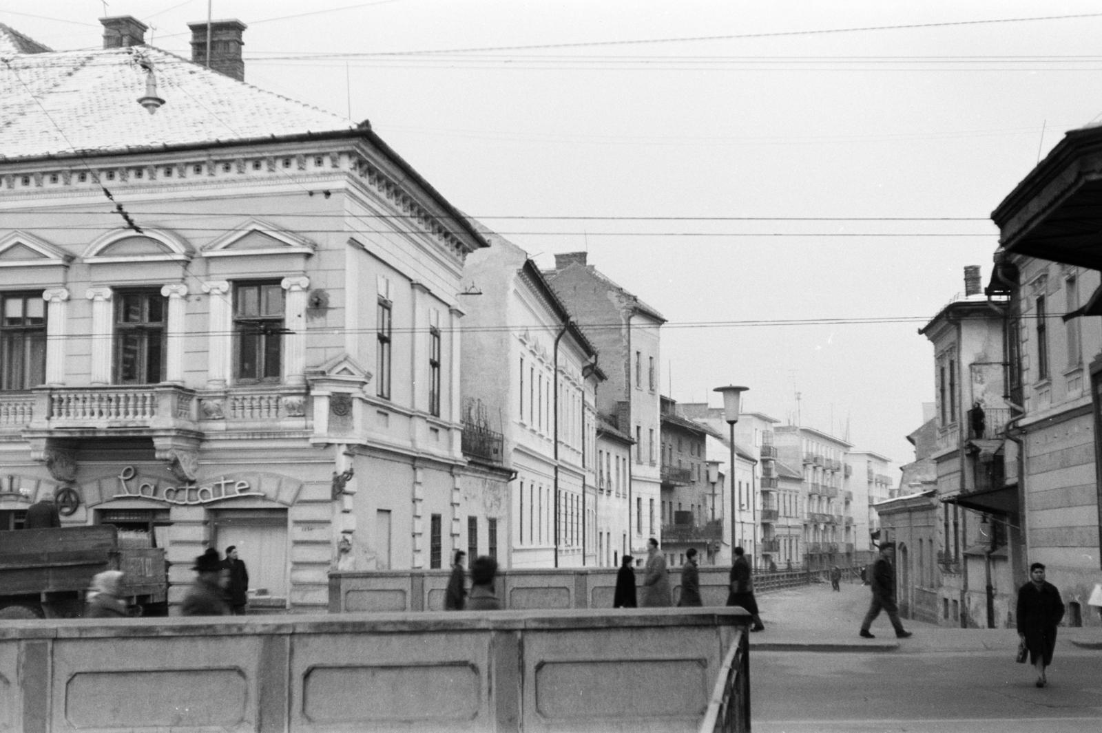 Románia,Erdély, Kolozsvár, a Malomárok / Timár utca (ekkor Dubălarilor, később Andrei Șaguna), híd a Wesselényi Miklós utcánál (Strada Regele Ferdinand)., 1965, Szalay János, Fortepan #301389