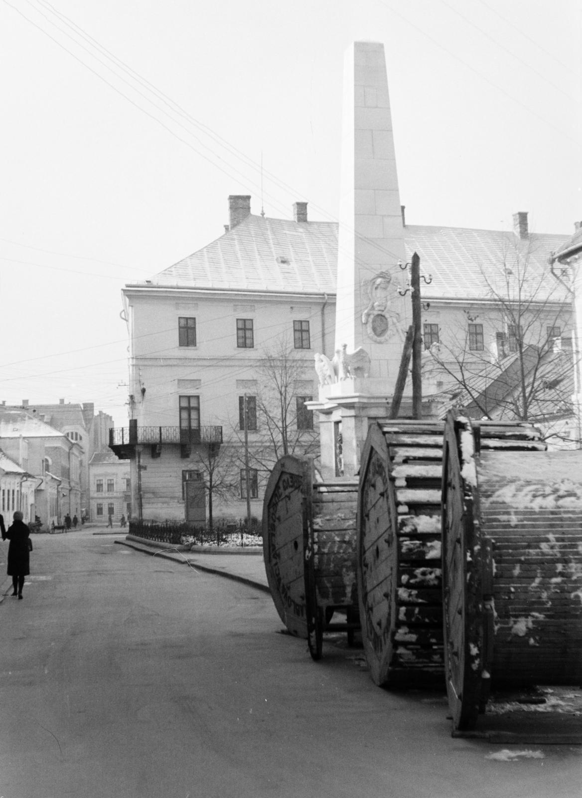 Romania,Transylvania, Cluj-Napoca, Karolina tér (Piata Muzeului), Karolina oszlop., 1965, Szalay János, Fortepan #301390