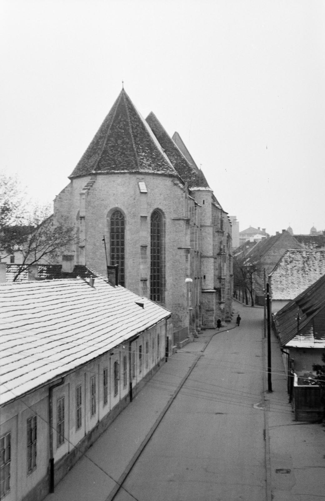 Romania,Transylvania, Cluj-Napoca, kilátás a várfalról a Farkas utca (Strada Mihail Kogălniceanu), a református templom felé., 1965, Szalay János, Fortepan #301394