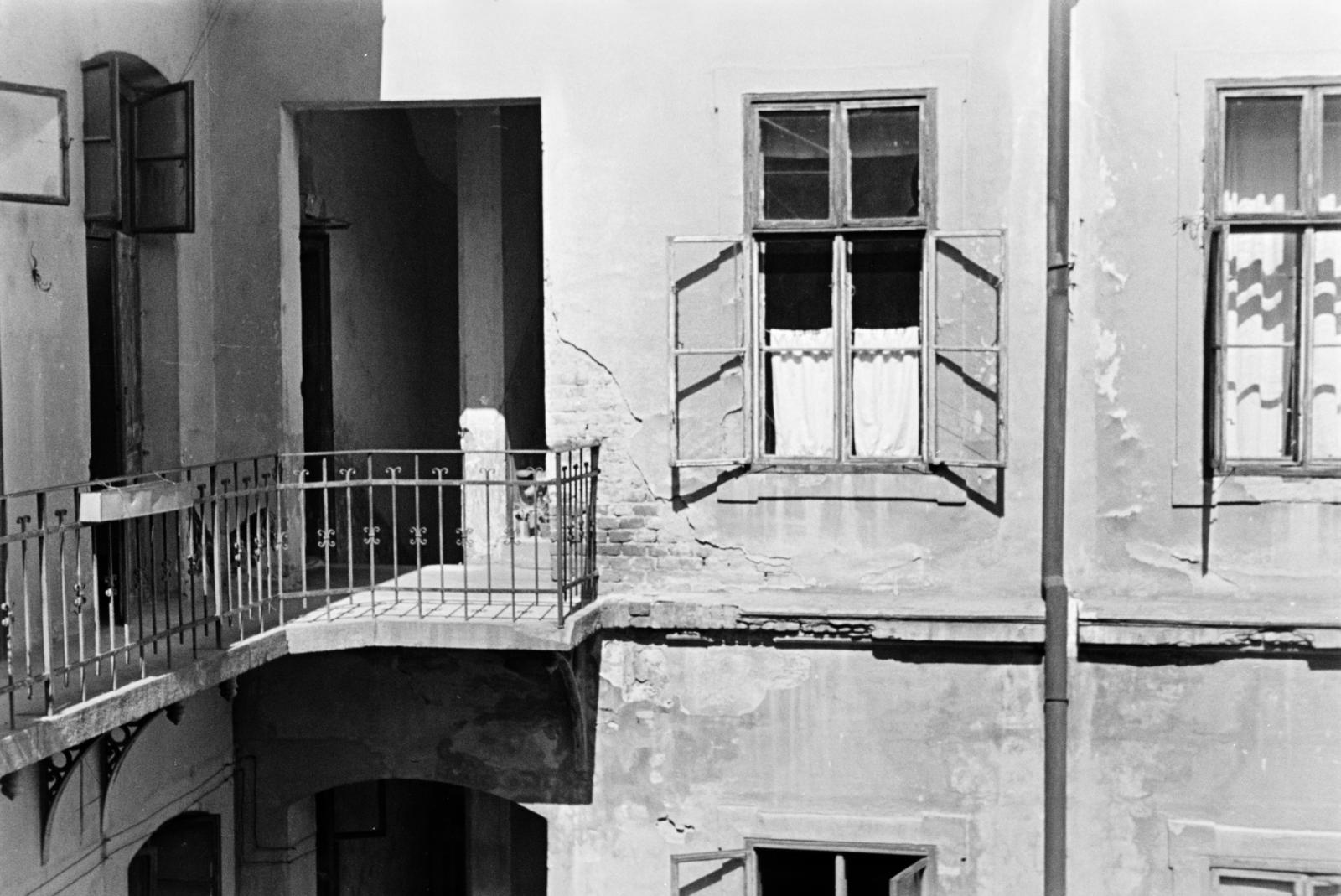 1960, Szalay János, Best of, körfolyosó, fény-árnyék, ablak, Fortepan #301436