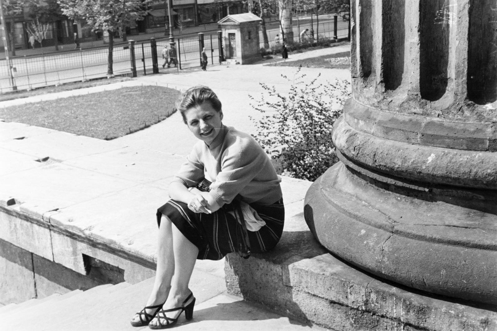 1956, Szalay János, sandal, lady, sitting, Fortepan #301455